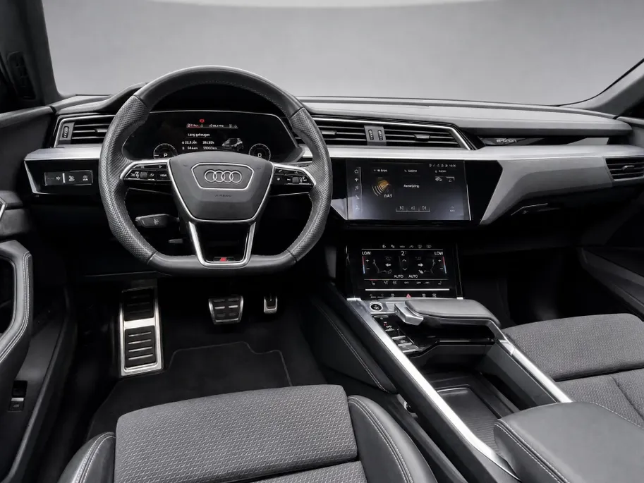 Audi Q8 e-tron 55 408pk Quattro S Edition Competition 115 kWh · SOH 90,9% · Panoramadak · Luchtvering · 360 Camera · Elek. Voorstoelen · 20'' Inch ·