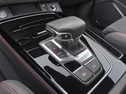 Audi Q5 55 TFSIe 367pk S edition Competition · Panoramadak · Camera · Luchtvering · Trekhaak · Leder/Alcantara · 22'LM
