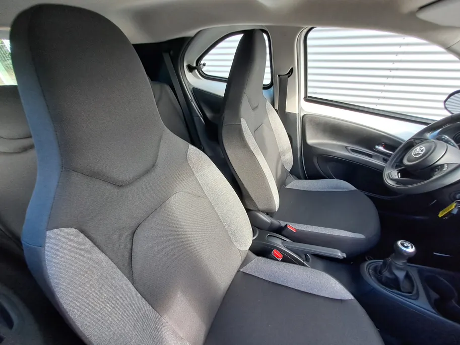 Toyota Aygo X 1.0 VVT-i MT Play | Apple Carplay/Android Auto | Cruise control adaptief | Airco | DAB | Camera