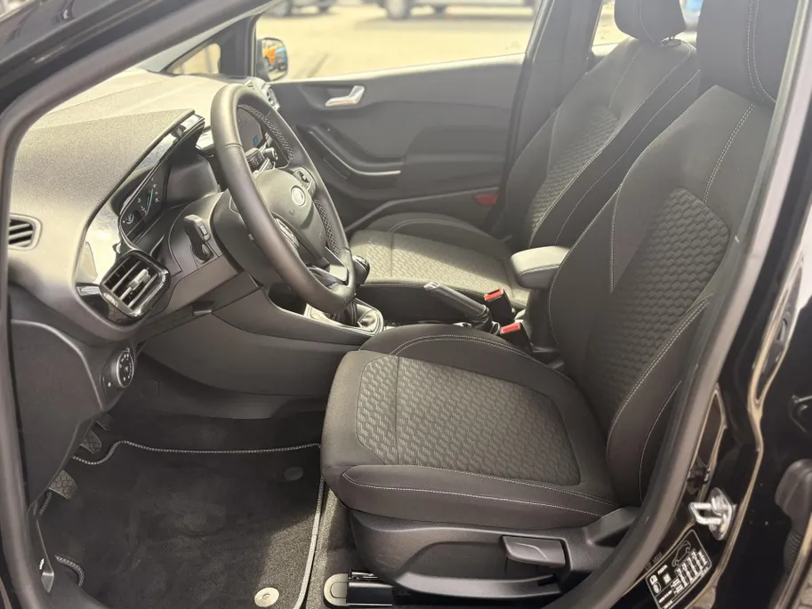 Ford Fiesta 1.0 EcoBoost Hybrid Titanium PARKEERSENSOREN ACHTER I ALL SEASON BANDEN I APPLE CARPLAY / ANDROID AUTO I