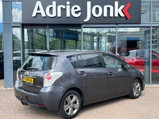 Toyota Verso 1.8 VVT-i Dynamic Business Top 5 editie AUTOMAAT | TREKHAAK | A.CAMERA | STOELVERWARMING | PANORAMADAK | 17INCH LMV | NED. AUTO |