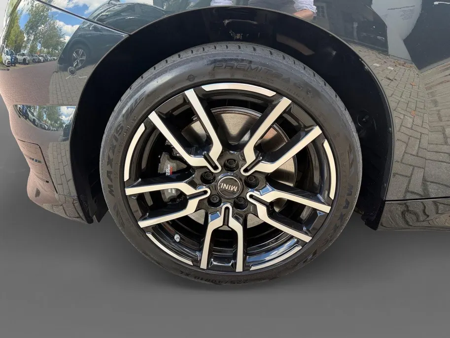 MINI 3-Deurs Cooper E John Cooper Works XL 40.7 kWh BOMVOL | Glassroof | Stoel + stuurverwarming | 360 Camera | Memory functie |