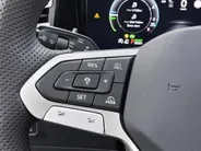 Volkswagen Tiguan 1.5 eHybrid 204pk DSG R-Line Business · Camera · Stuur- & Stoelverwarming · Dodehoeksensor · 20'Velgen · Apple/Android Car Play · Garantie t/m 30-09-2030 of 100.000km