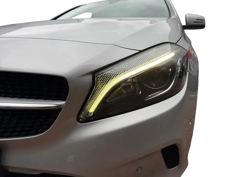 Mercedes-Benz A-Klasse 180 Business Solution | Zeer nette auto | Navigatie | Achteruitrijcamera | Parkeersensoren v + a | Comfort stoelen | Stoelverwarming | Bovag garantie | NAP