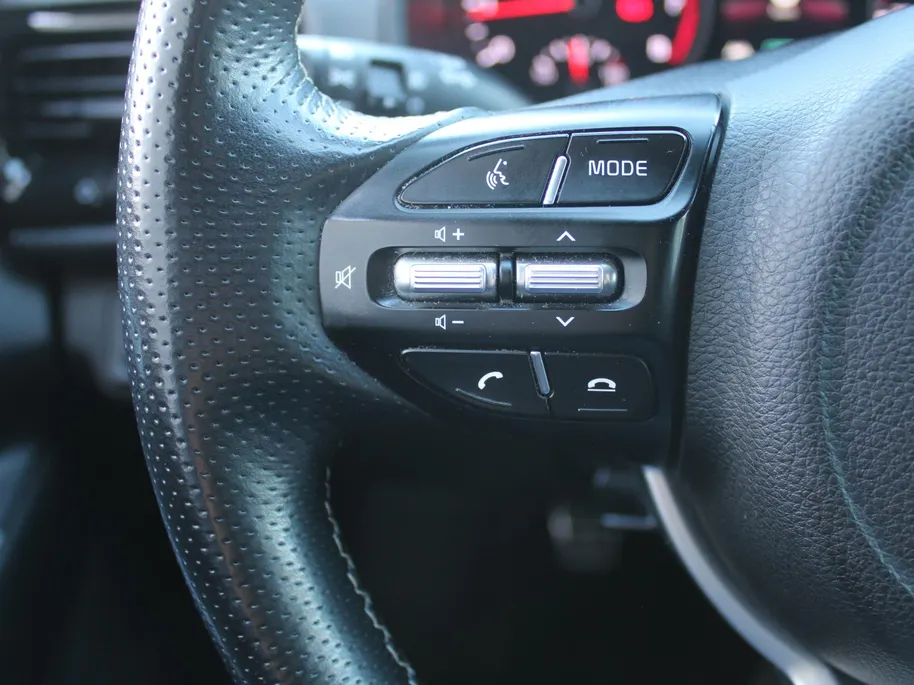Kia Stonic 1.0 T-GDi MHEV GT-Line | Stuur-/stoelverwarming | Camera | 17' LM | Clima | Keyless | Apple Carplay/Android Auto | Navi | Cruise |
