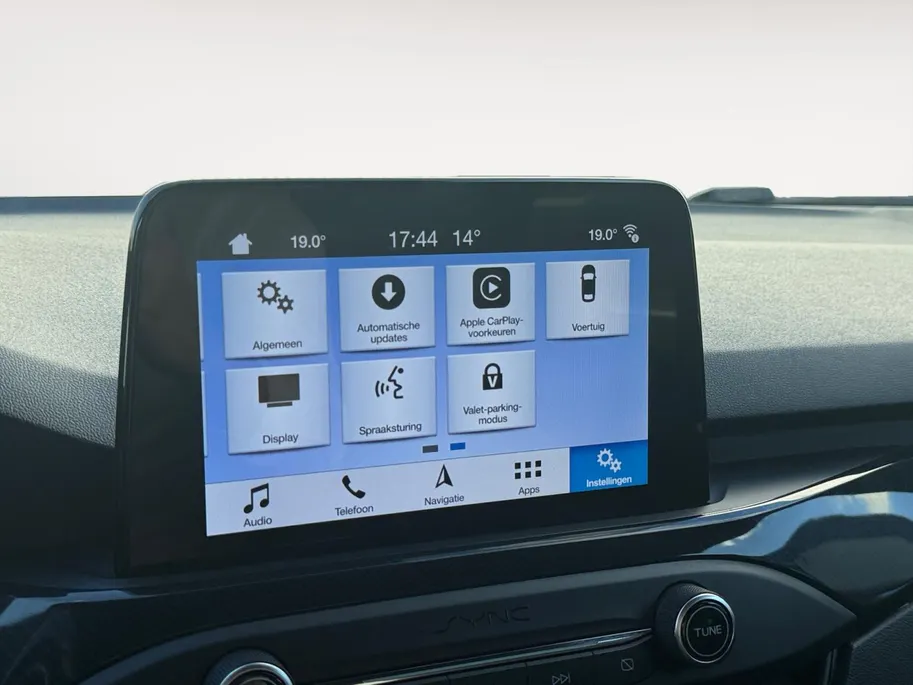 Ford Focus Wagon 1.0 EcoBoost ST-Line Automaat | Nieuwe Distributie | Winterpack | Achteruitrijcamera | Apple carplay/Android auto | Climate Control | Cruise Control | 12 maanden Garantie! |