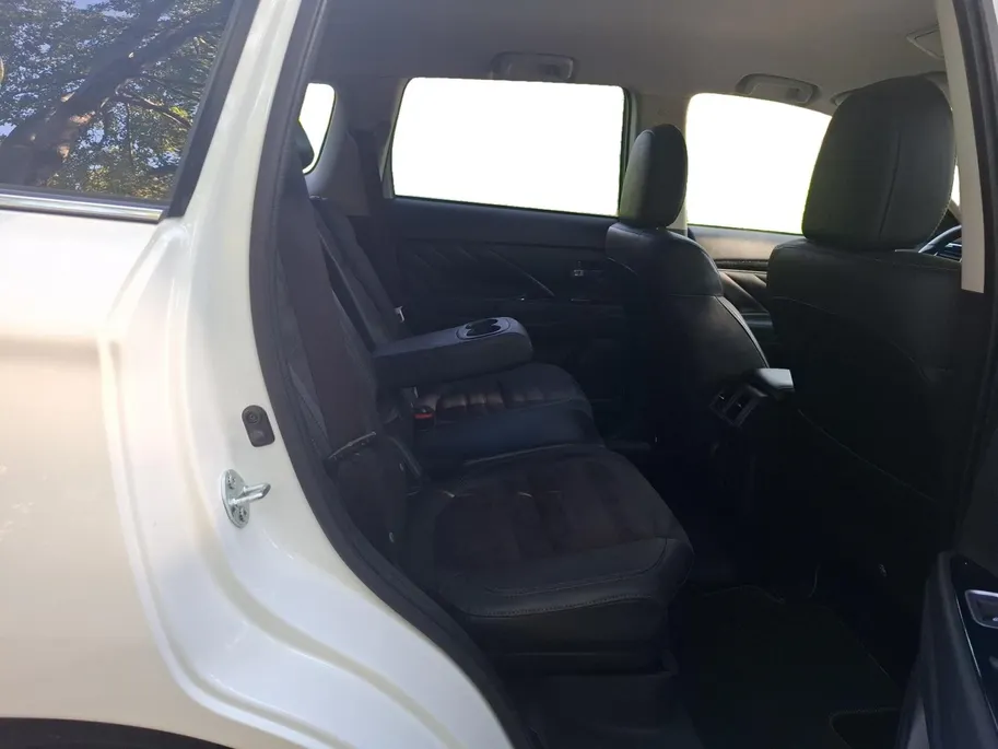 Mitsubishi Outlander 2.4 PHEV Intense | CRUISE | CLIMATE | PDC | STOELVERWARMING |