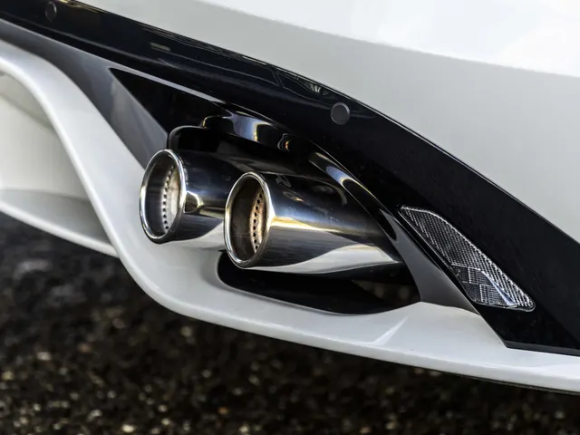 Jaguar F-TYPE P575 AWD R 75