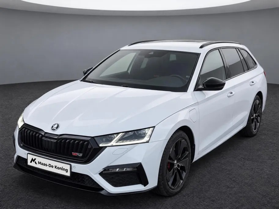 Škoda Octavia Combi 1.4TSI/245PK iV PHEV RS DSG · Panoramadak · Camera · Stoel + achterbank verwarmd · Canton Audio · Apple/Android Car Play ·