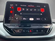 Volkswagen ID.4 Pro 77 kWh 204pk SOH 94,2% Apple/Android Car Play · Navigatie · Camera + parkeersensoren · Stoelverwarming · Navigatie ·