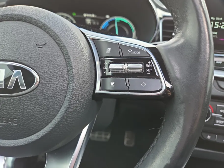 Kia Ceed Sportswagon 1.6I PHEV ExecutiveLine | Automaat | Dealer onderhouden | Panorama dak | Stoelverwarming en Ventilatie | Dodehoek Detectie | Leder | Carplay | Camera | Cruise Control Adaptief |
