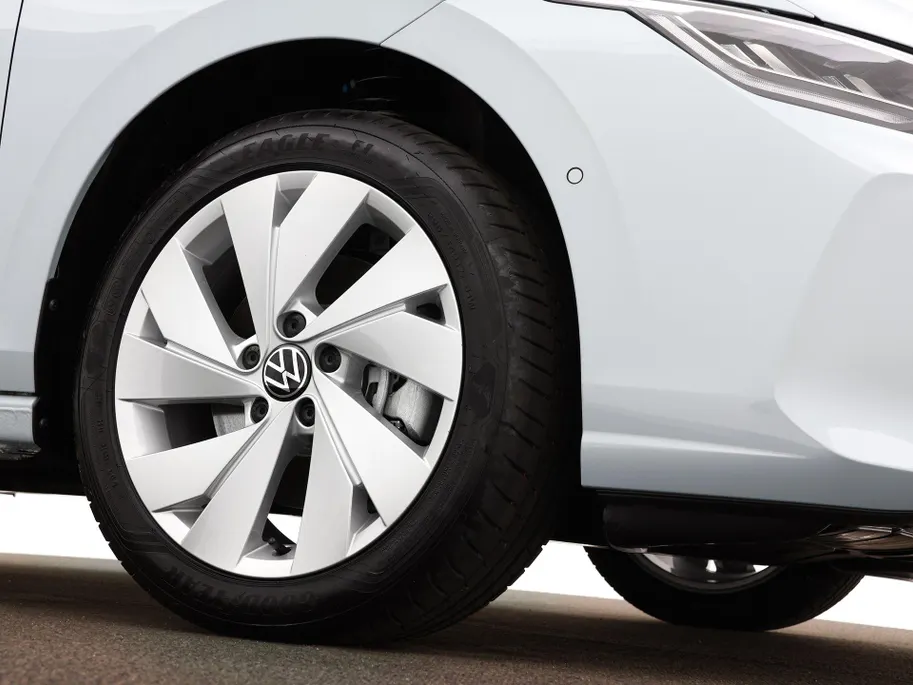 Volkswagen Golf Life Edition 1.5 eHybrid 204 PK 6 versn. DSG · Achteruitrijcamera · Draadloze telefoonlader · Comfort pakket ·