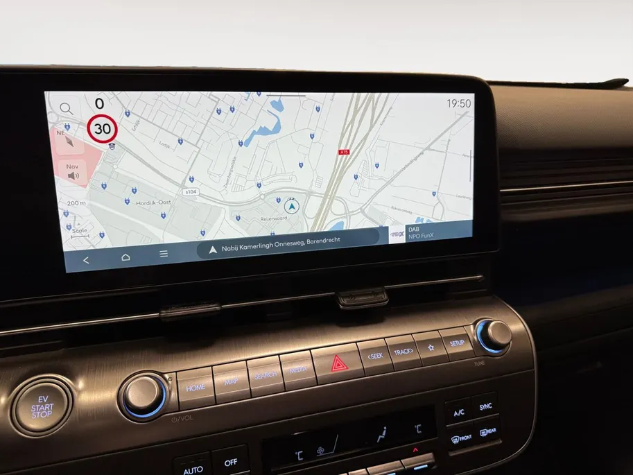 Hyundai Kona Electric PREMIUM | 65.4KWH | NL-AUTO | DEALERONDERHOUDEN |