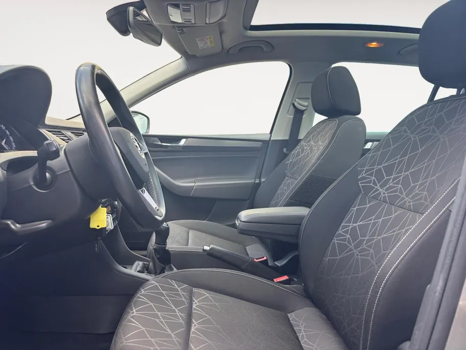 Škoda Rapid Spaceback 1.0 TSI Greentech Clever | Panoramadak | Climate Control | Cruise Control | Stoelverwarming | Parkeersensoren achter | DAB |