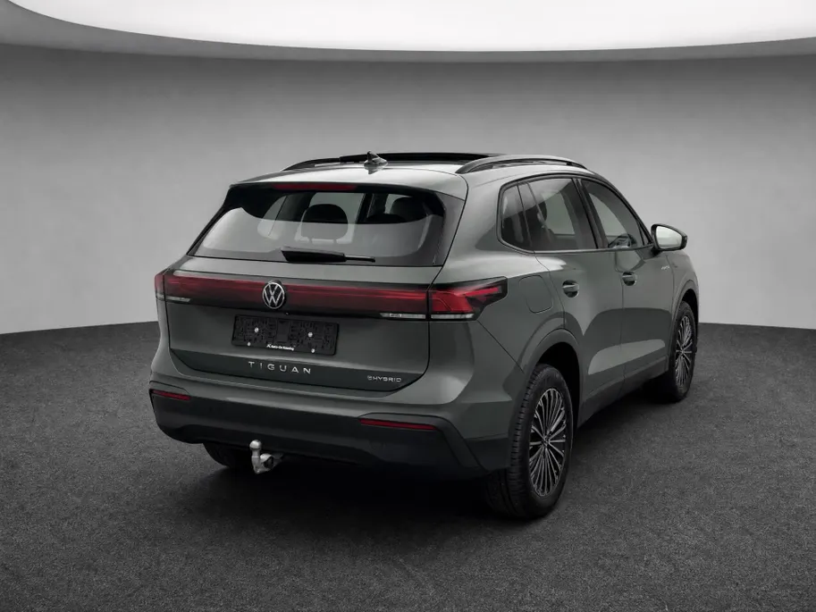 Volkswagen Tiguan 1.5 204pk DSG eHybrid Life Edition · Panoramadak · Camera · Wegklapbare Trekhaak ·  Apple/Android Car Play · Navigatie · 18'' Inch ·