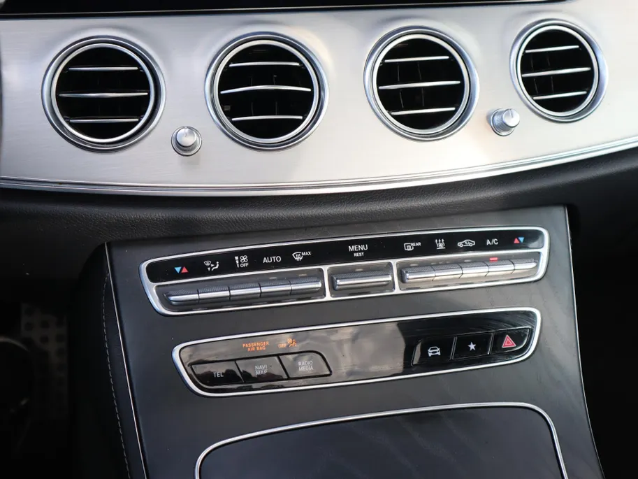 Mercedes-Benz E-Klasse 300 e AMG Line l Trekhaak l Panoramadak l Keyless l stoelverwarming