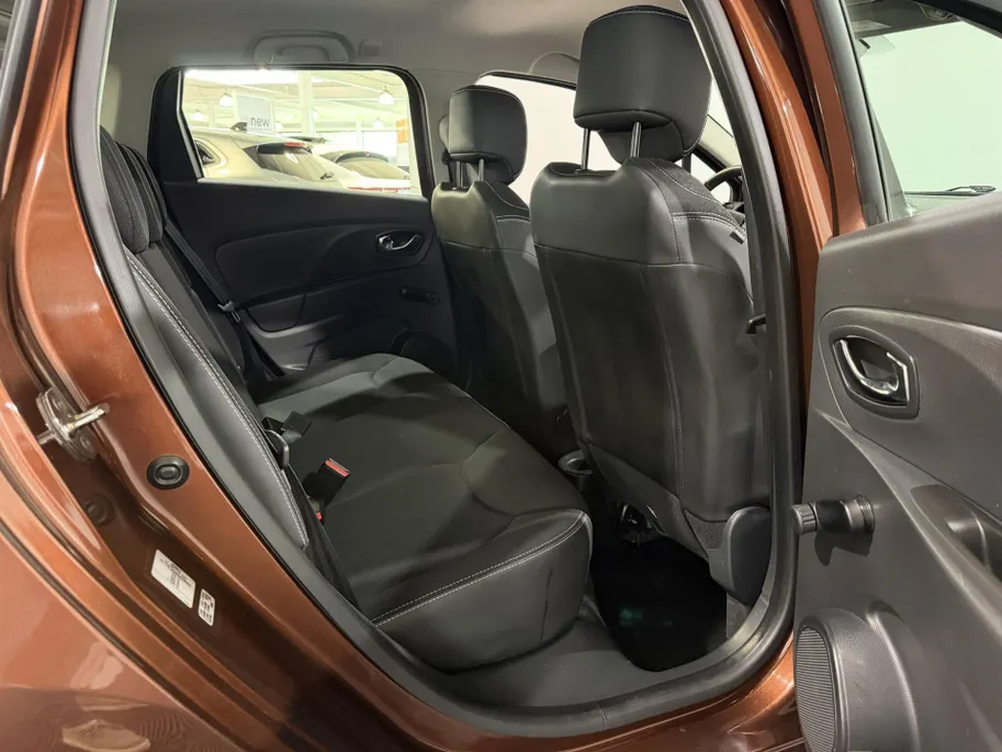 Renault Clio Estate 90PK TCe Expression | Navi | Armsteun | Bleutooth | Cruise Control | Lichtmetalen Velgen | Airco | USB | Leder Stuurwiel |