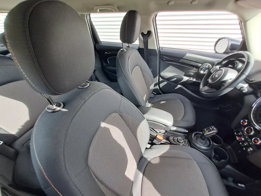 MINI 5-Deurs 1.5 Cooper Camden Edition | Navi | Sensoren | Cruise | DAB | Apple Carplay/Android Auto