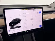 Tesla Model Y 351PK Long Range AWD 75 kWh Automaat | 1e eigenaar | Panoramadak | Basic Autopilot | 360 Camera | Stoelverwarming | Leder | Elektrische Achterklep | Elektrische Stoelen | Full LED |