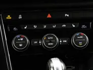 Volkswagen T-Roc 1.5 TSI 150pk DSG Sport Apple/Android Car Play · Elek. Achterklep · Stoelverwarming · Cruise Control · Navigatie ·