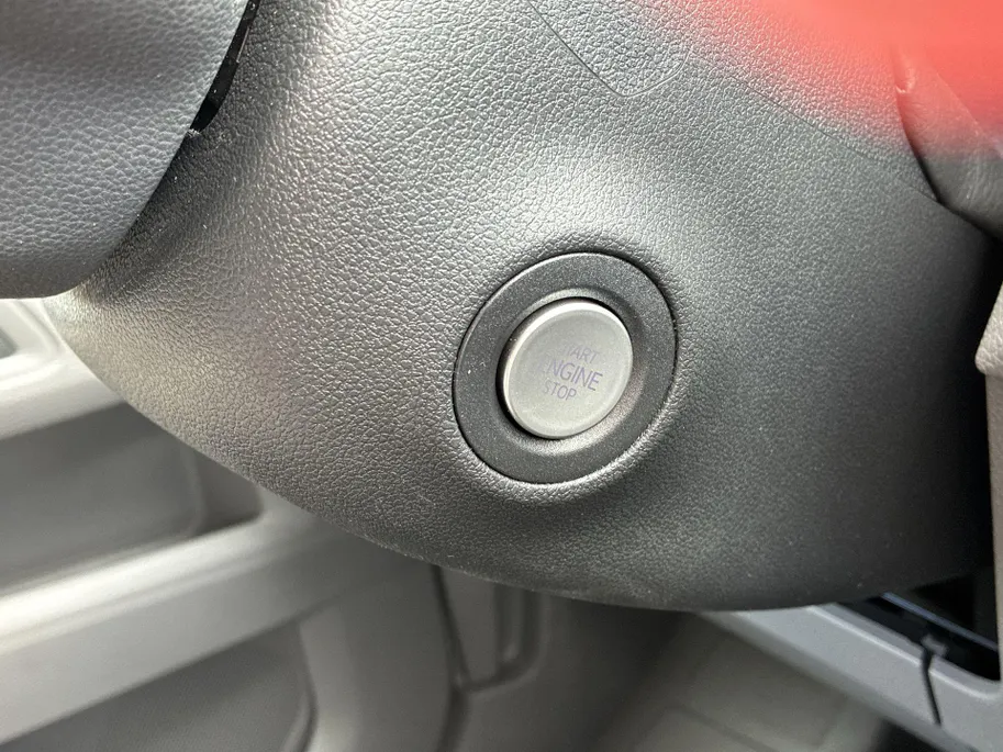 Volkswagen Bedrijfswagens Crafter Bedrijfswagens 35 Trendline 2.0 TDI 140pk L3H3 · 18' LM velgen · Trekhaak · Sidebars · Achterdeurspoiler · Voorspoiler · Camera · Apple/Android Car Play · Navigatie