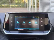 Peugeot e-208 EV Active Pack 50 kWh | Cruise control | Navigatiesysteem | Keyless start | DAB | LM Velgen | 100% Elektrisch | SOH 95,6 %