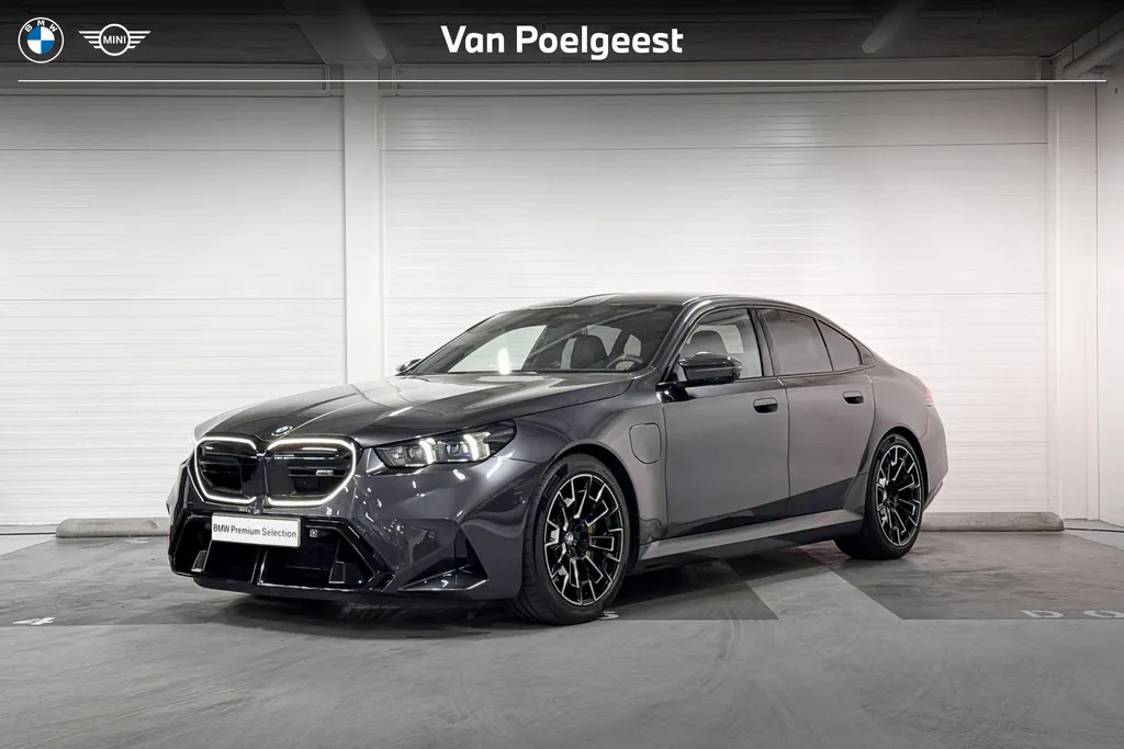 BMW M5 Sedan M5