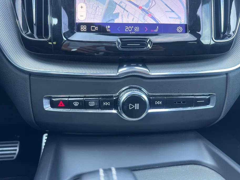 Volvo XC60 2.0 T6 Plug-in hybrid AWD Inscription | Panodak |