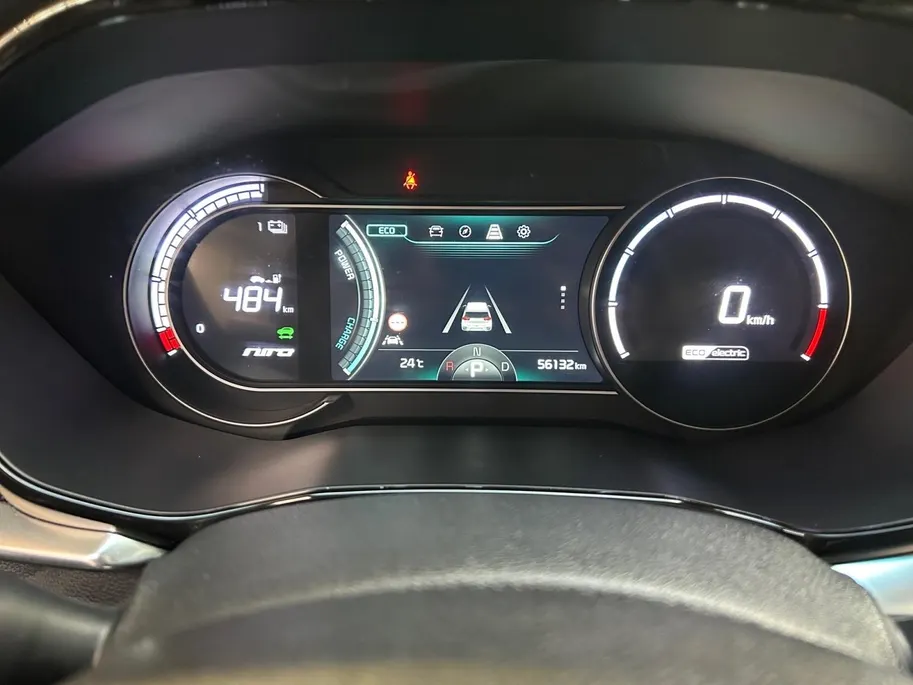 Kia e-Niro ExecutiveLine 64 kWh | Warmtepomp | Trekhaak Afneembaar + 13-Polige Stekker | Elektrisch verstelbare Voorstoelen | Bestuurdersstoel + Geheugen | Elektrisch Bedienbaar Schuif / Kanteldak | Stoelverwarming + Stoelkoeling | Stuurverwarming | JBL Geluidsinsta