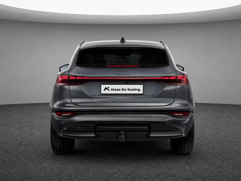 Audi Q6 e-tron Sportback S edition 83 kWh 252 PK · Glazen panoramadak · Trekhaak elek. wegklapbaar · Optiekpakket zwart