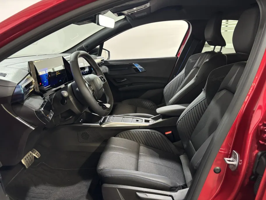Renault Clio 160PK Hybrid Esprit Alpine Automaat | DEMO | Harman Kardon Audio | 360 Camera | Adaptive Cruise Control | Stoelverwarming | Apple CarPlay/Android Auto | Climate Control | Full LED | Lichtmetalen Velgen | Sportstoelen |