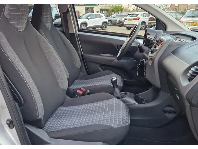 Peugeot 108 1.0 e-VTi 72pk 5Drs Active - Airco