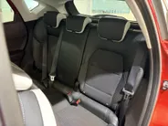 Renault Captur 90PK TCe Intens | Navi | Camera | Climate Control | Parkeersensoren | Apple CarPlay/Android Auto | Licht & Regen Sensor | Full LED | Lichtmetalen Velgen | Armsteun |