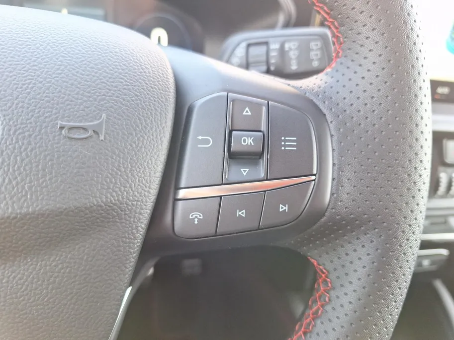 Ford Kuga 2.5 PHEV ST-Line X | Black Pack | Winterpack | Matrix Ledkoplampen | El. Trekhaak | 360Camera | Adaptive Cruisecontrol | Dodehoekdetectie | 20' Lichtmetaal | Draadloze Apple Carplay&Android Auto | B&O Audio | El. Vert. bestuurderstoel + geheugen | Nieuw t