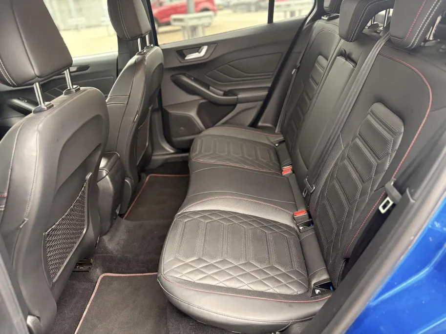 Ford Focus Wagon 1.0 EcoBoost ST Line 125 PK WINTER PACK I LEDEREN BEKLEDING I APPLE CARPLAY / ANDROID AUTO I ' 18 ' VELGEN I