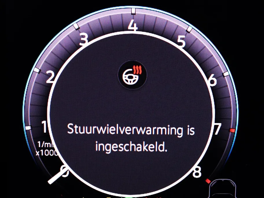 Volkswagen T-Roc R-Line First Edition 1.5 eTSI 150 PK 7 versn. DSG · Electrische achterklep · Achteruitrijcamera · Draadloze telefoonlader · Voorraad OUTLET · Prijs is inclusief inruilpremie ·