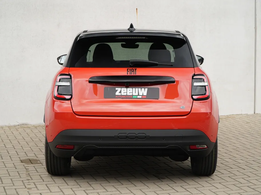Fiat 600e Sport 54 kWh | Carplay | Camera | Winter | 18'