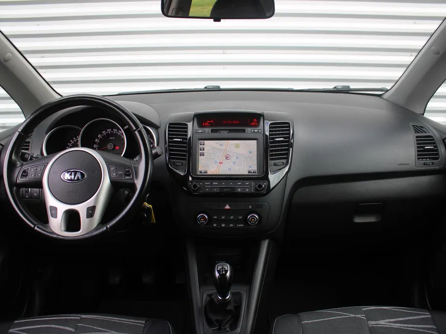 Kia Venga 1.4 CVVT First Edition | 16' LM | Trekhaak | Navi | Airco | Cruise | Camera | PDC | All seasons |