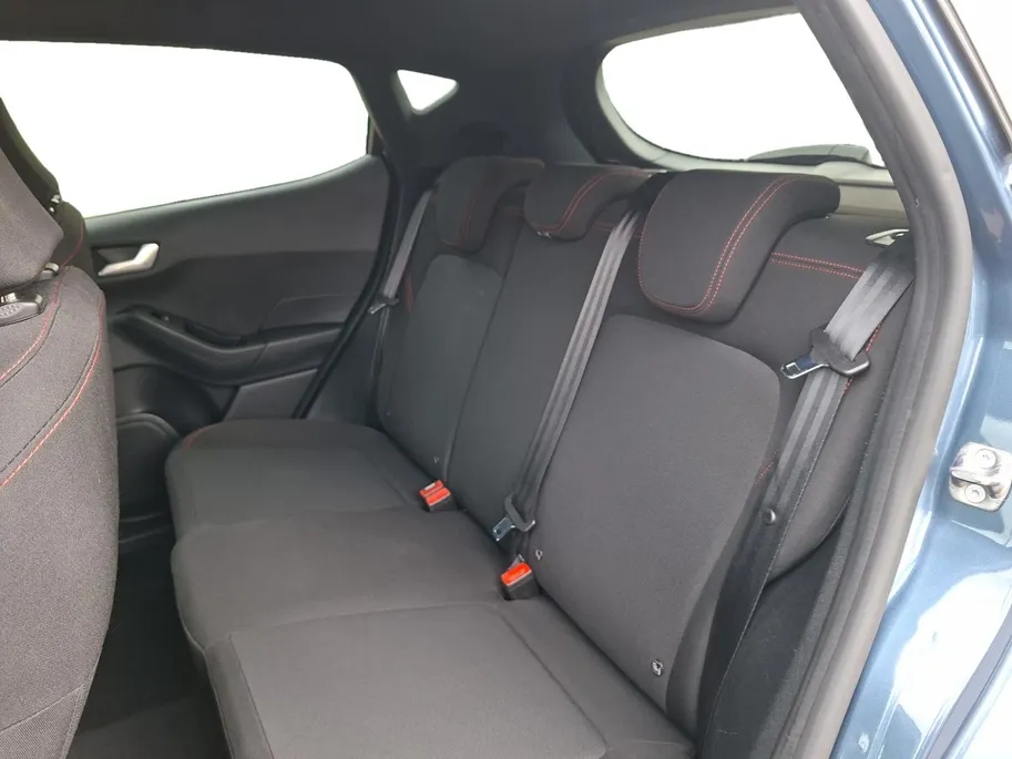 Ford Fiesta 1.0 EcoBoost Hybrid ST-Line 125 pk | Stoel- stuur en voorruitverwarming | Navigatie via Apple Carplay & Android auto | Parkeer sensoren