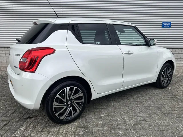 Suzuki Swift 1.2 Style Smart Hybrid | Apple Carplay & Android Auto | Climate Control | Lage Kilometerstand | 16' LM Velgen
