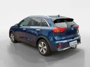 Kia Niro 1.6i Hybrid DynamicPlusLine Dealer onderhouden | Trekhaak | Stoel/stuurverwarming | Dodehoek detectie | Leder | Camera | Carplay & Android | Cruise Control Adaptief | Fabrieksgarantie t/m 23-9-2027 | NAP