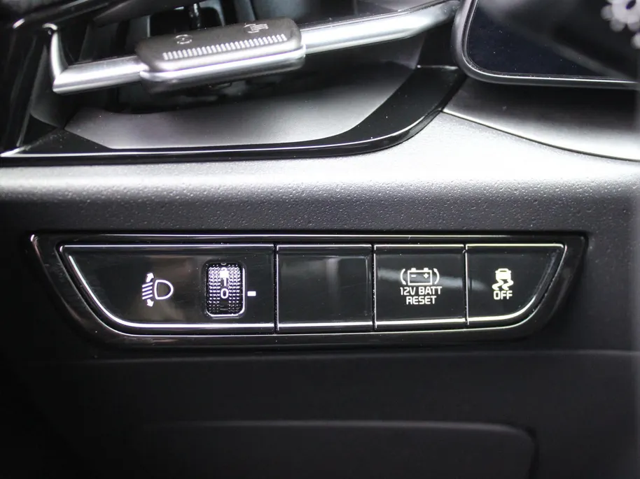 Kia Niro 1.6 GDi Hybrid DynamicLine | Camera | Cruise adapt. | Clima | 16' LM | Navi | Keyless | Apple Carplay/Android Auto |
