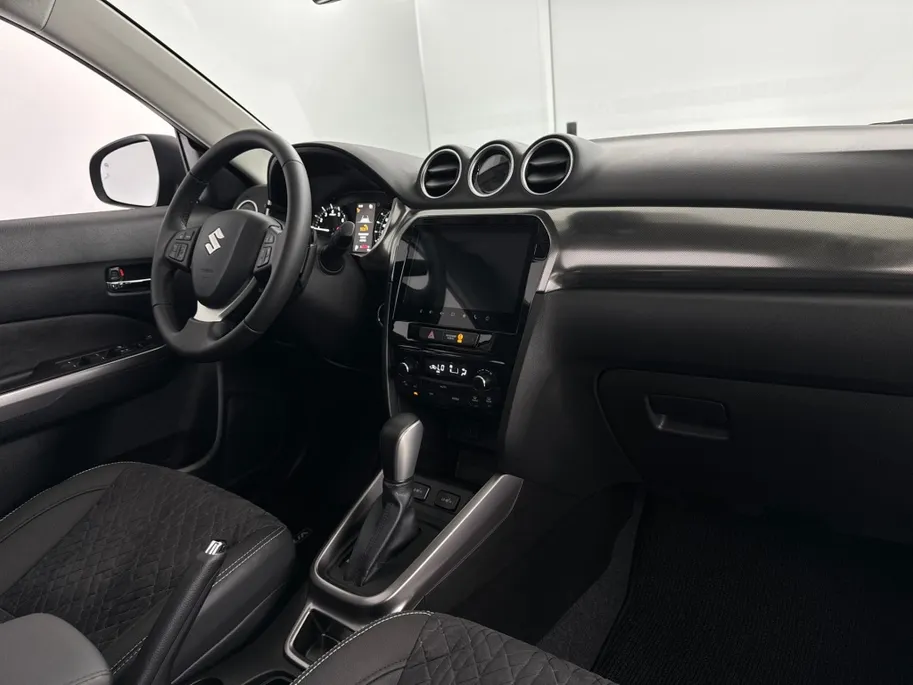 Suzuki Vitara 1.4 Style Smart Hybrid Automaat | Panoramadak | €2.000,- + €750,- voorraadkorting!
