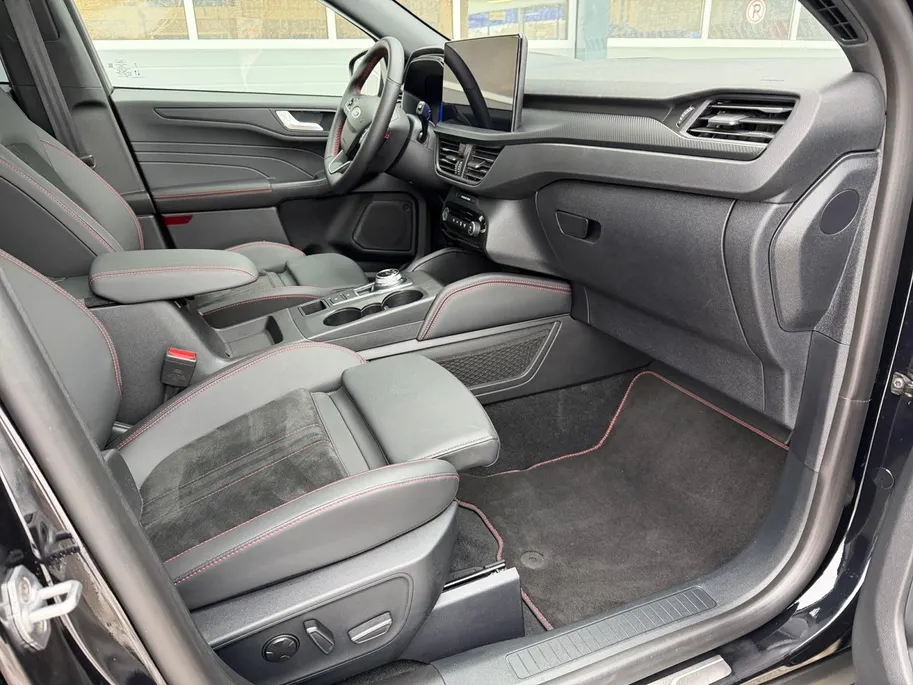 Ford Kuga 2.5 PHEV ST-Line X | NL Auto | Elec Trekhaak | Panorama Dak | Winterpack | Technology Pack | Matrix Led Koplampen | B&O Audio | 19 Inch LM Velgen |