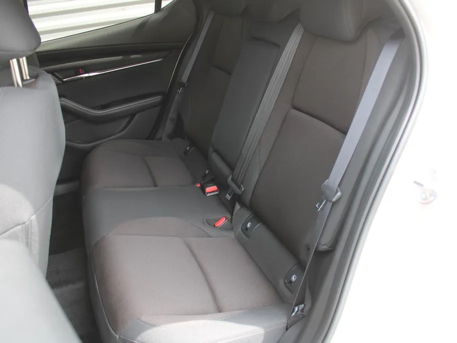Mazda 3 2.5 e-SkyActiv-G M Hybrid 140 Exclusive-line | Nieuw | Stuur-/stoelverwarming | 360 Camera | Dodehoek detectie | HUD | Bose audio | 18' LM | LED |