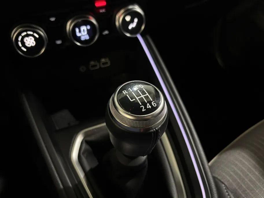 Renault Clio 90PK TCe GPF Techno | 9,3' Navi | Climate Control | Digital Cockpit | Camera | Parkeersensoren | Apple CarPlay/Android Auto | Full LED | Lichtemetalen Velgen | Licht & Regen Sensor |