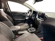 Kia Ceed 1.0 T-GDi DynamicPlusLine | Stoel/Stuurverwarming | Half Leder | Keyless Entry | Navigatie | Apple/Android Carplay |
