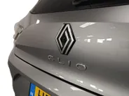 Renault Clio 1.6 E-Tech Full Hybrid 145 techno AUTOMAAT NAVI AIRCO CAMERA PARKEERSENSOREN CRUISE CONTROLE APPLE CARPLAY ANDROID AUTO DEALER ONDERHOUDEN ZEER MOOIE AUTO