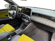 Renault 5 comfort range iconic cinq 52 kWh Nu met 1600,- voorraad korting , Pack Safety & Advanced Driving Assist , allseason banden , Apple Carplay/Android Auto , stoel en stuurverwarming , navigatiesysteem , veel mooie opties.