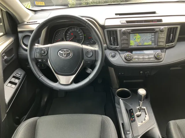 Toyota RAV4 2.0 Style 4WD | Trekhaak 1500kg | Navi |